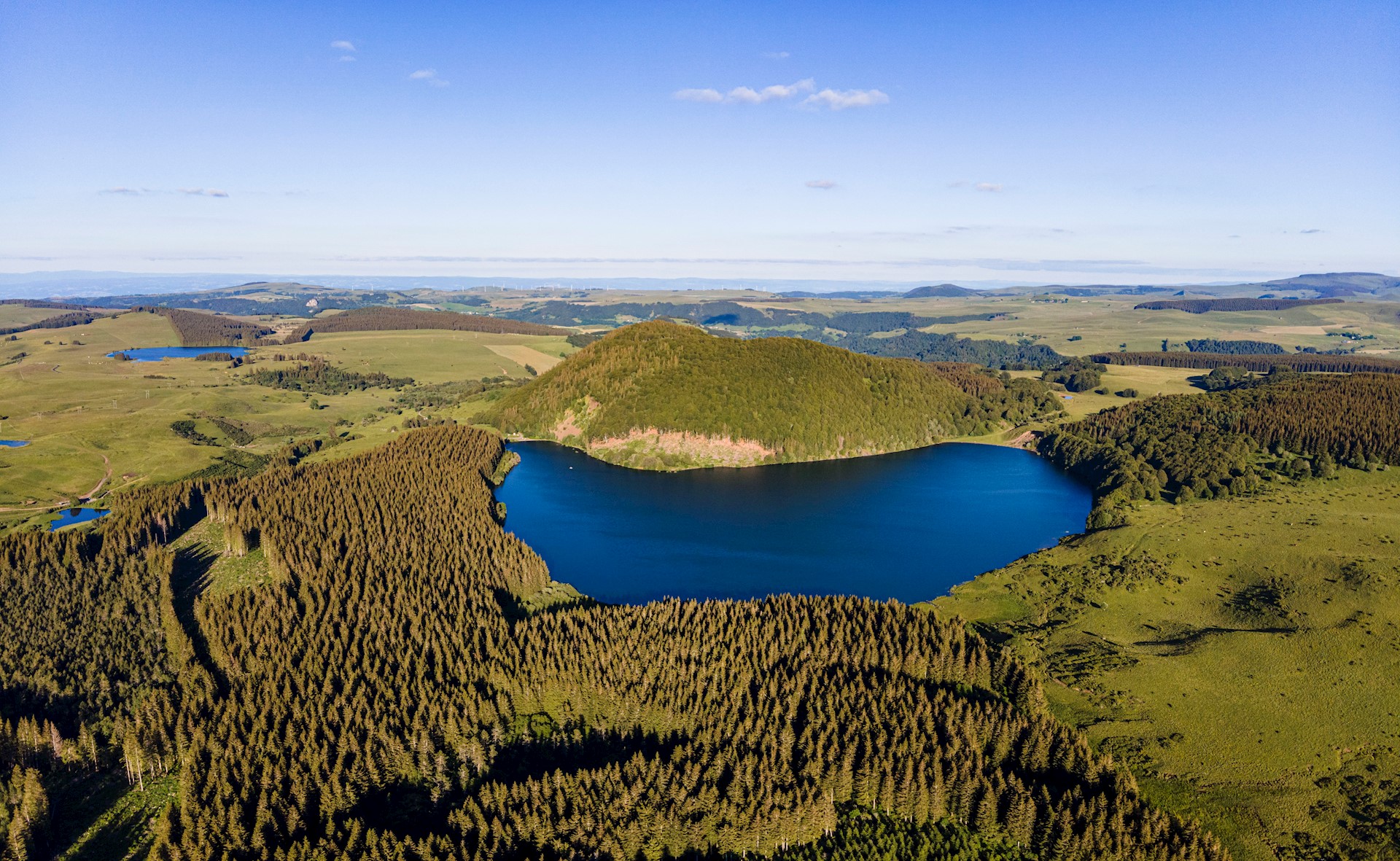 Aqua image - HEMIS - Lac de Montcineyre